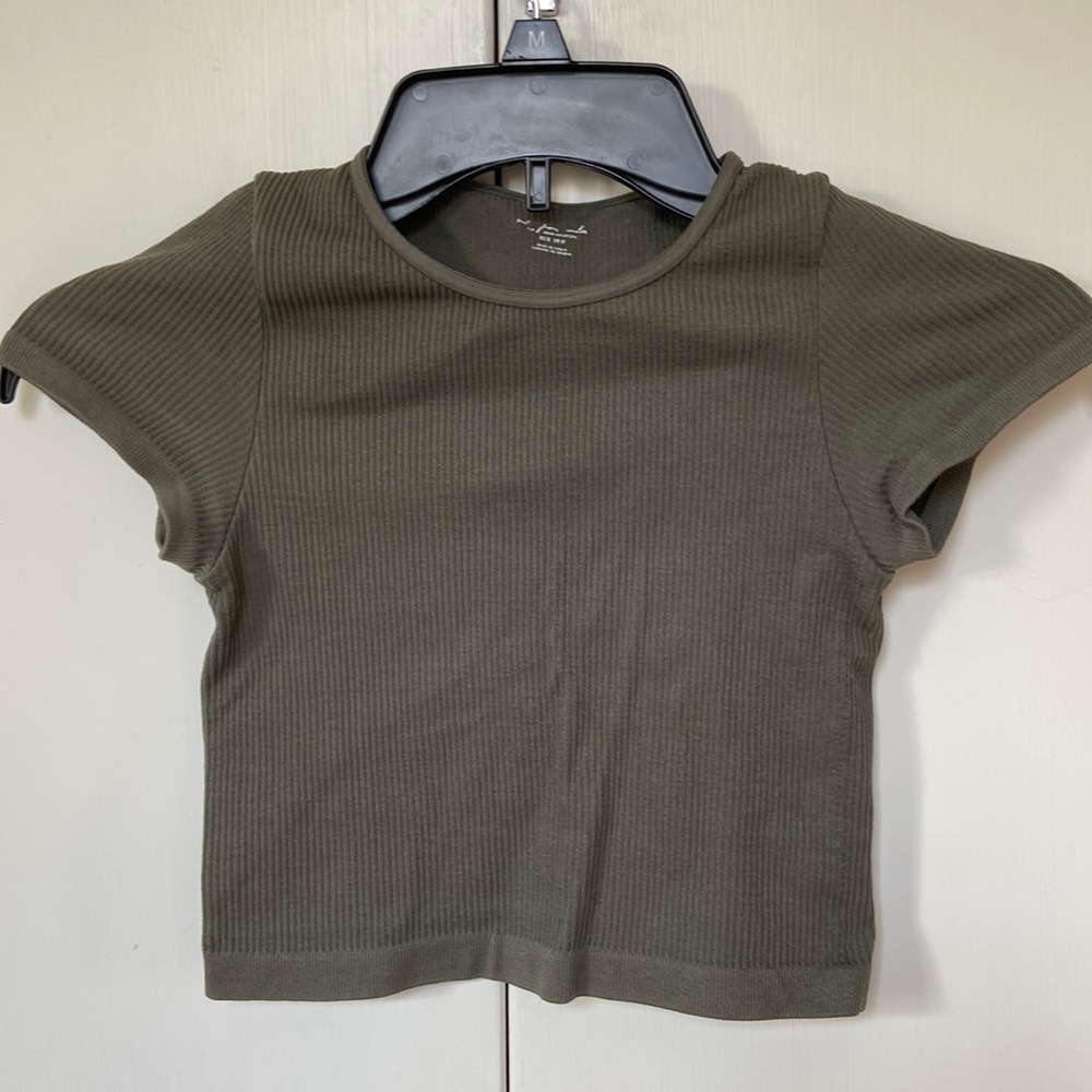 Urban Outfitters | NWOT | Ribbed baby tee
